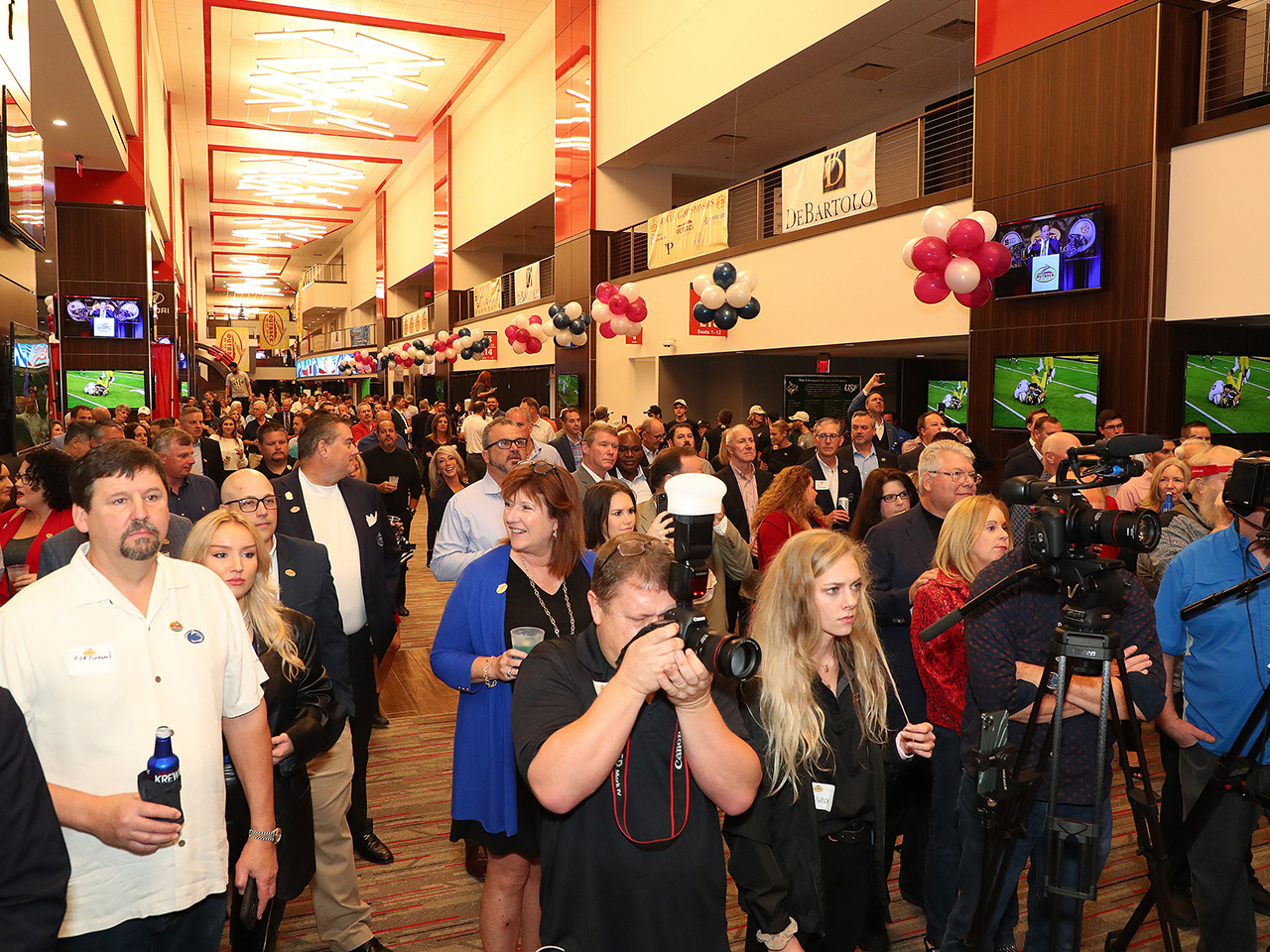 More than 600 Bowl VIPs & Supporters were on hand to welcome the coaches